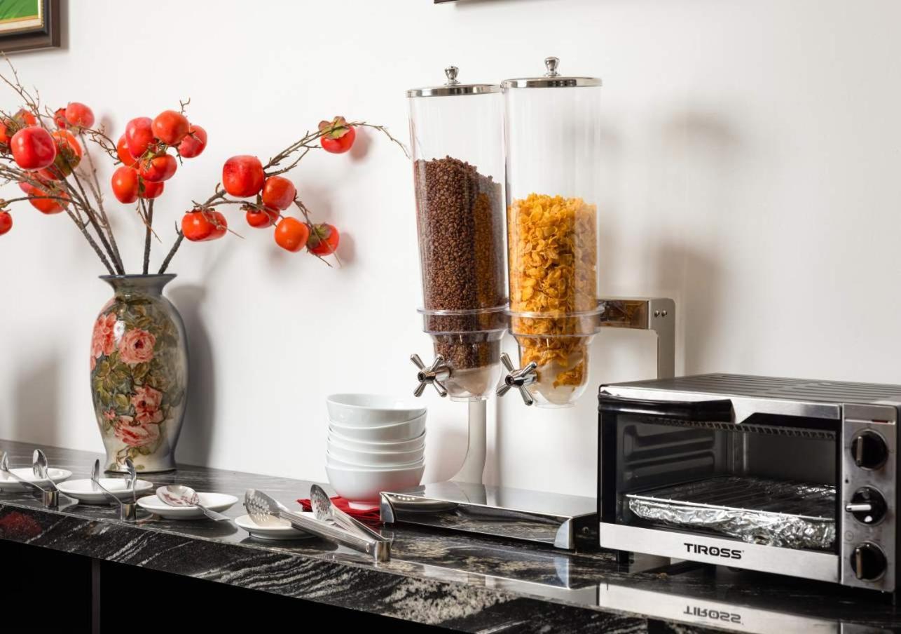 Artisan Hoan Kiem Hotel Hanoi Bagian luar foto